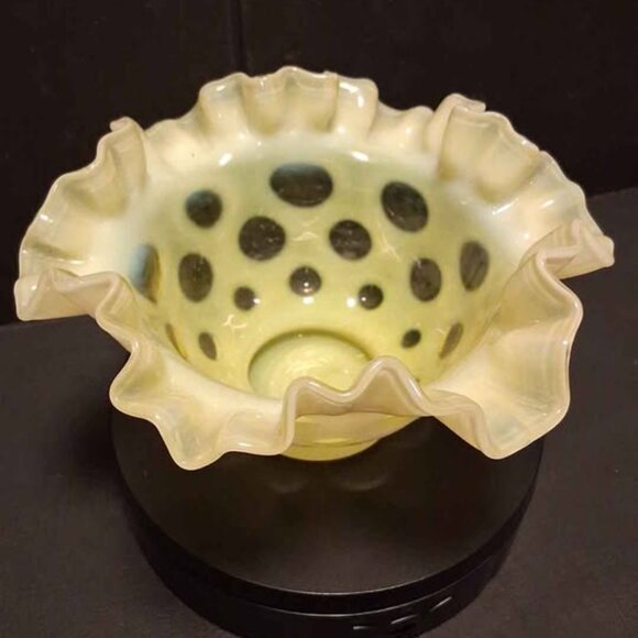 Fenton Uranium Glass Topaz Opalescent Coin Dot Ruffled Bowl - Picture 2 of 5